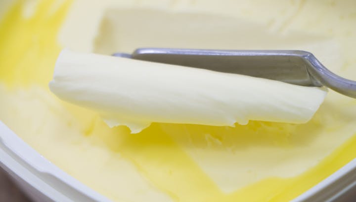 【必見】マーガリンとバター、どっちを選ぶ？カロリーや栄養を管理栄養士が解説