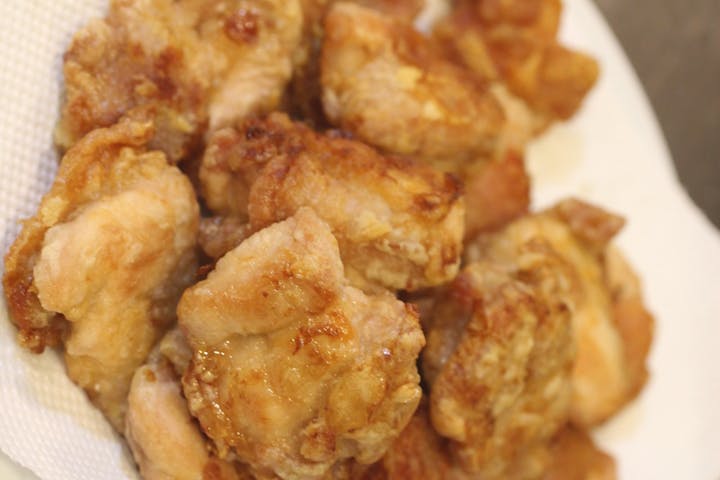 唐揚げ からあげ のカロリー 糖質は 鶏肉の部位別カロリー一覧を紹介 Healmethy Press ヘルメシプレス 唐揚げ からあげ のカロリー 糖質は 鶏肉の部位別カロリー一覧を紹介 Healmethy Press ヘルメシプレス