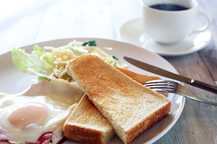 目玉焼きは131キロカロリーでダイエット中もok 朝食に食べてタンパク質を摂ろう Healmethy Press ヘルメシプレス